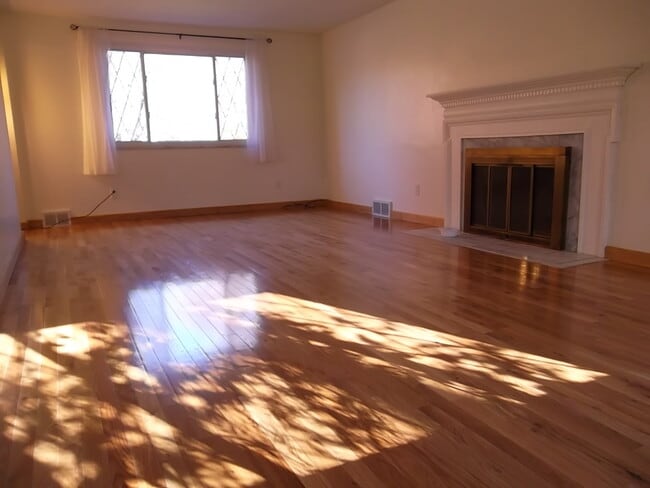 Foto del edificio - 2617 Bethel Crest Dr