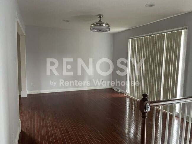 Foto del edificio - Corner lot close to shopping, easy highway access to 70 & 470 hwys Rent $2,000.00 | Required Fees...