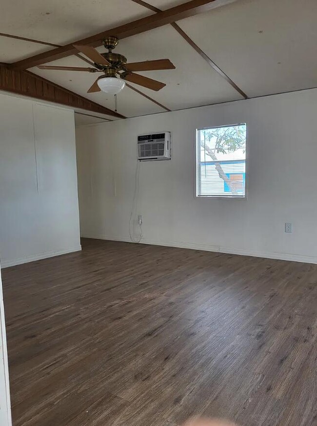 Foto del edificio - 6727 Saltwater Blvd