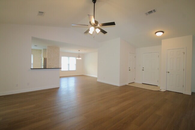 Building Photo - Completely Renovated 3BR Brick Home in Northpointe with Brand-New Kitchen, Luxury Vinyl Plank Flo...