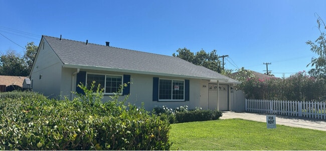 Building Photo - 2826 Varden Ave