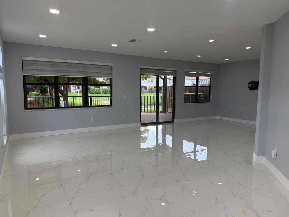 Living view - 11300 SW 236th Ln