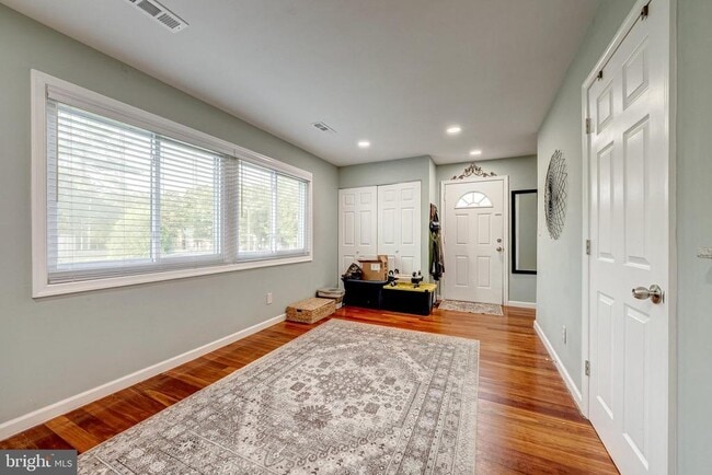 Building Photo - 300 Reneau Way