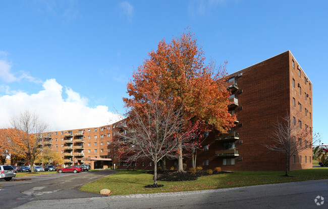 Building Photo - Chestnut Lake