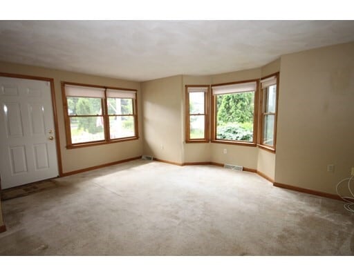 Primary Photo - 18 Evergreen Cir