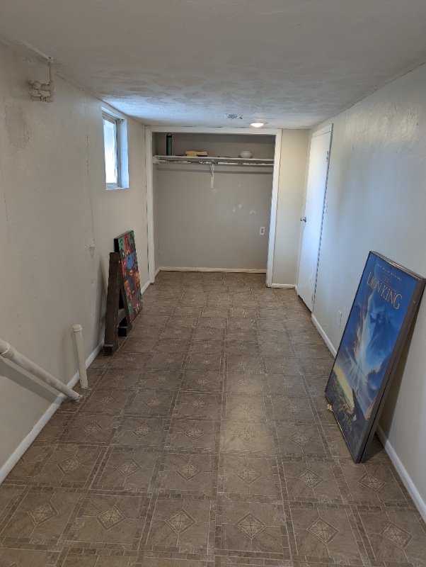 Building Photo - 106 E 1st S