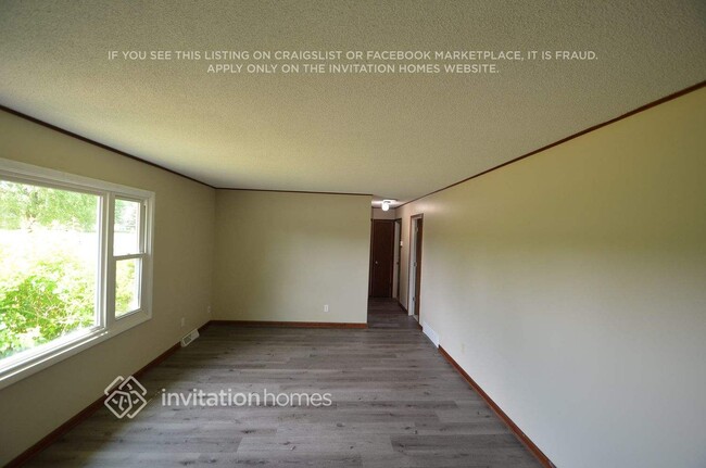 Building Photo - 13010 Deerwood Ln N