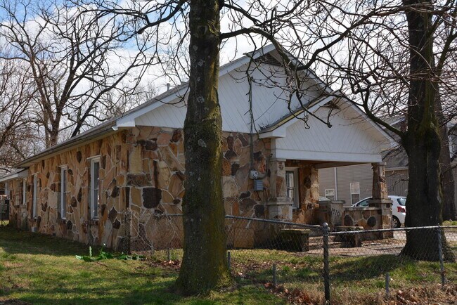 Foto del edificio - 1910 N Lyon Avenue