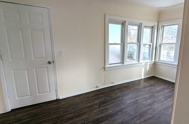 Building Photo - 712 Catherine Ave