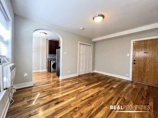 Building Photo - 556 W Arlington Pl