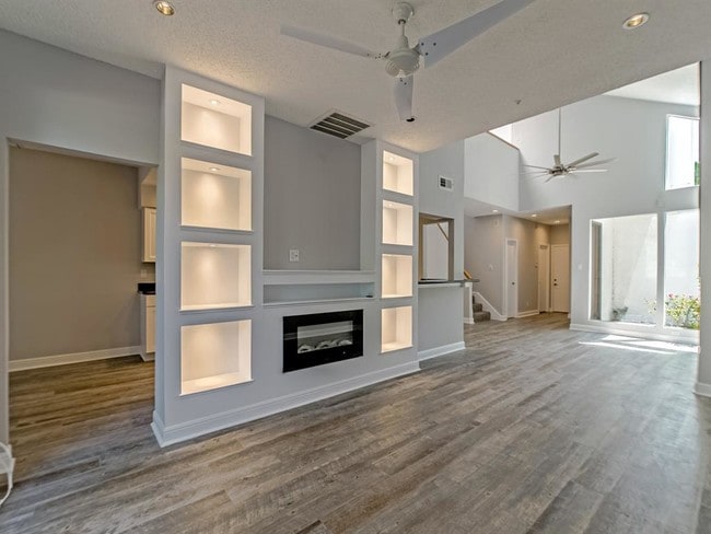 Building Photo - 7655 S Braeswood Blvd