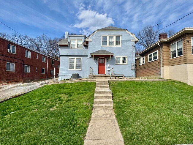 Photo - 6 bed/2 bath on Probasco St., Mins. from UC for Only $700/pp ($4200/mo)! House