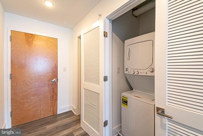 Foto del edificio - 1245 Ridge Ave