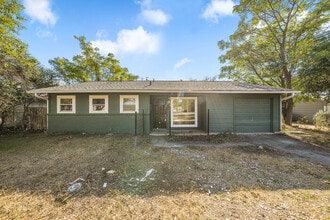 Building Photo - 3007 Steck Ave