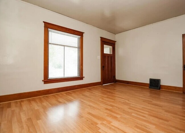 Foto del edificio - 425-427 W 16th St