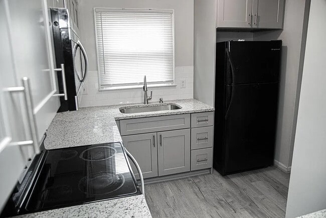 Building Photo - Room in Townhome on Bona Ct