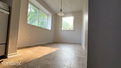 Building Photo - 2 br, 1 bath Triplex - 124 Russell Avenue 1