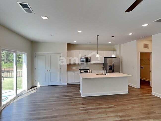 Building Photo - 6043 Rosemore Ln