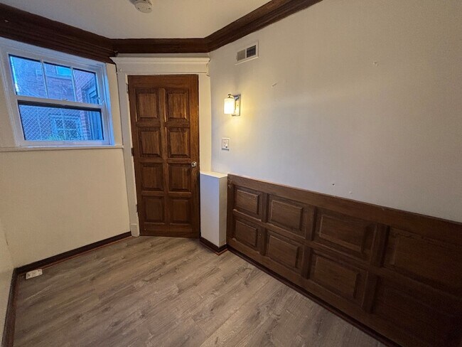 Foto del edificio - 1058 N Kedzie Ave