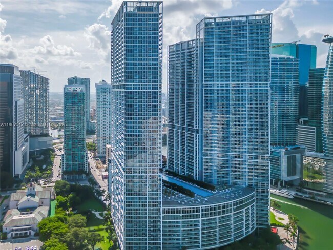 Building Photo - 495 Brickell Ave