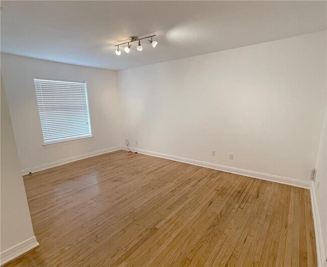 Foto del edificio - 1712 Enfield Rd