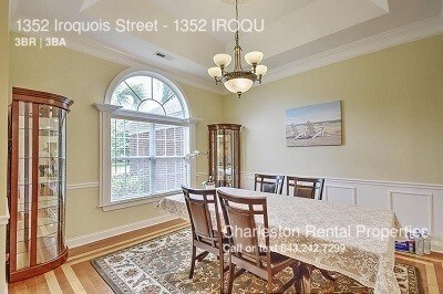 Building Photo - 1352 Iroquois St