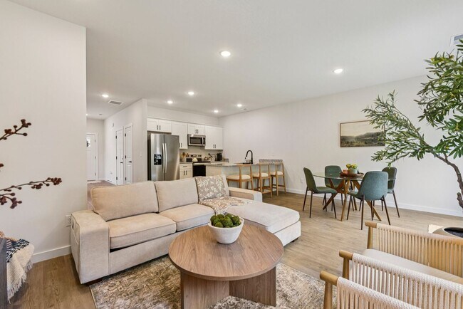 Building Photo - 1001 7th St Blvd SE