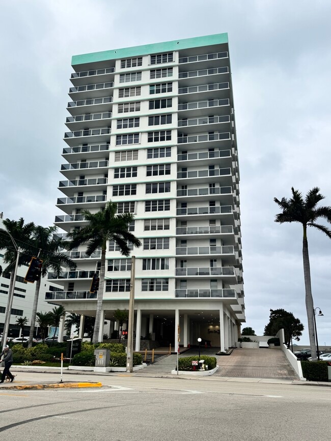 Building Photo - 3725 S Ocean Dr