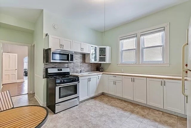 Kitchen - 1854 N Talman Ave