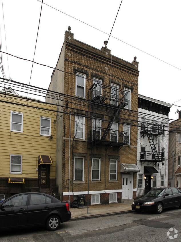 Primary Photo - 133 Hopkins Ave