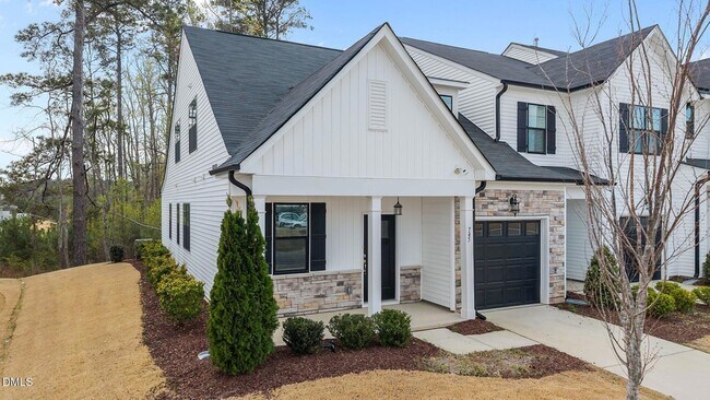 Building Photo - 745 Putney Hl Rd