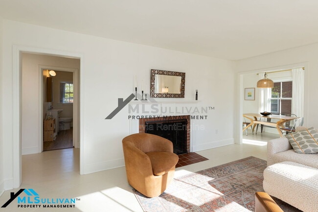 Building Photo - 1803 Hillcrest Dr