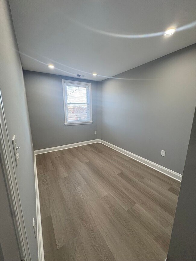 Foto del edificio - ** 3 BEDROOM TOWNHOME AVAILABLE**