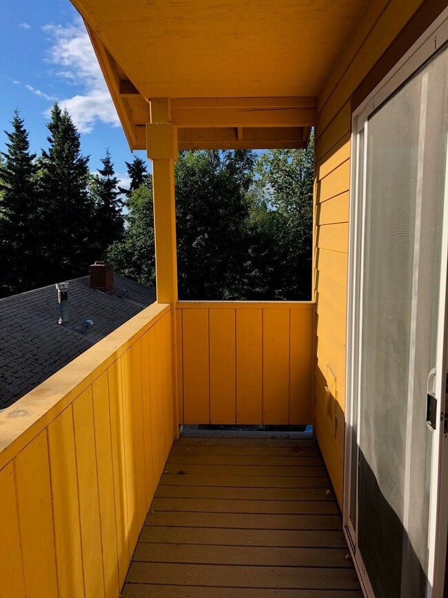 Building Photo - 3 Bedroom Townhouse near Midtown!