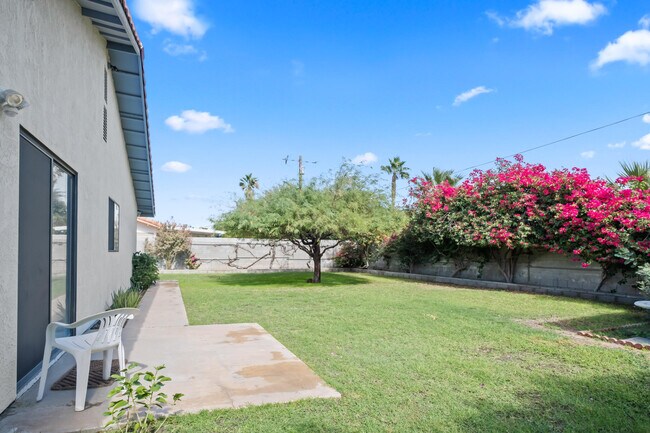 Foto del edificio - 41800 Front Hall Rd
