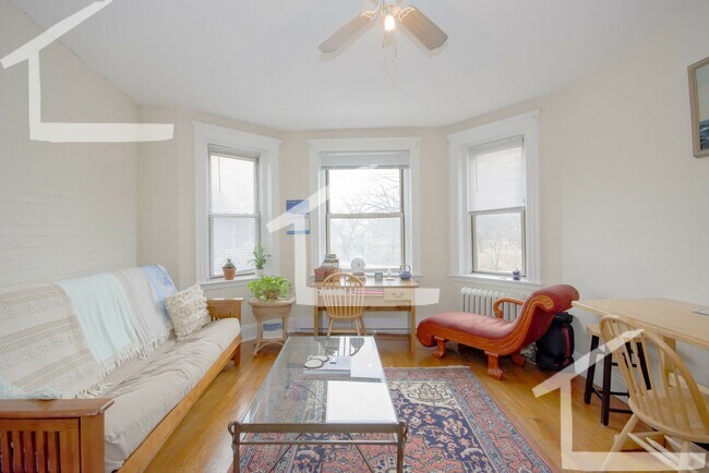 Building Photo - Central Fenway Location. Students Welcome!...