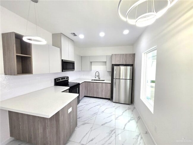 Building Photo - 3201 Magdalena St