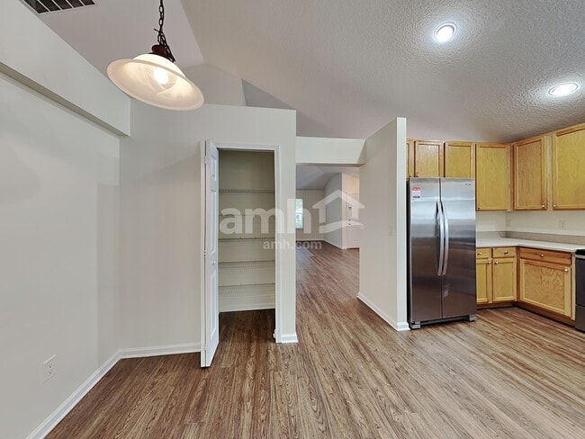 Foto del edificio - 1040 Moosehead Dr