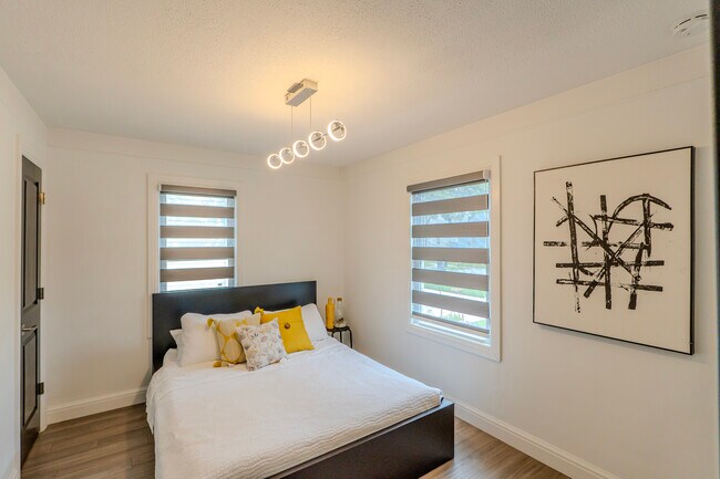Foto del edificio - 1328 McLean Ave