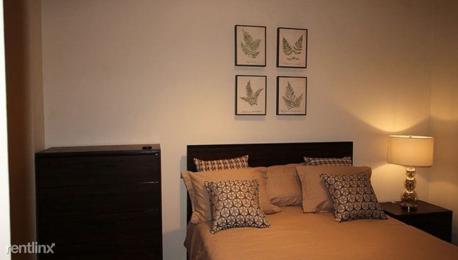 Building Photo - 19 E 17th St