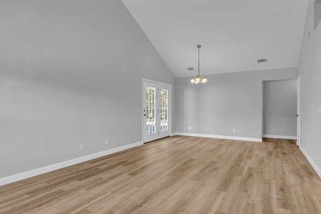 Foto del edificio - 525 Rushing St