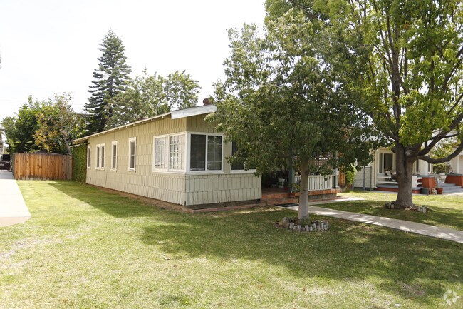 Building - 1525 Dixon St