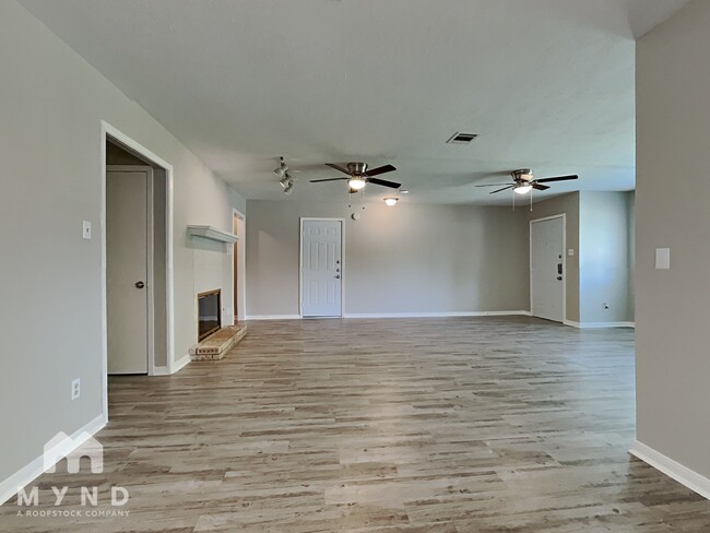 Foto del edificio - 10626 Sagewillow Ln