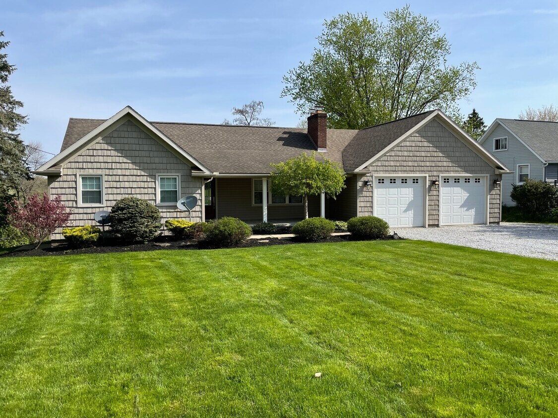Foto principal - 309 48th St SW