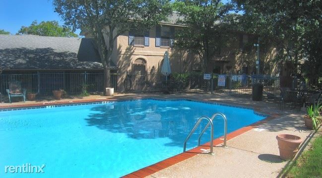 Building Photo - 8579 La Plaza Dr