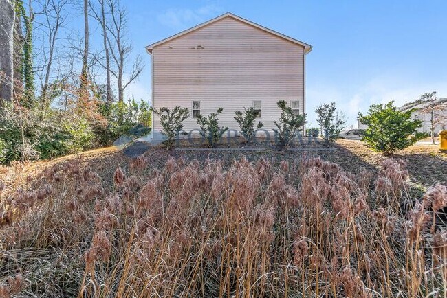 Foto del edificio - Spacious 3-Bed / 2.5-Bath Townhome with Open Floor Plan & Assigned Parking – Convenient to Downto...