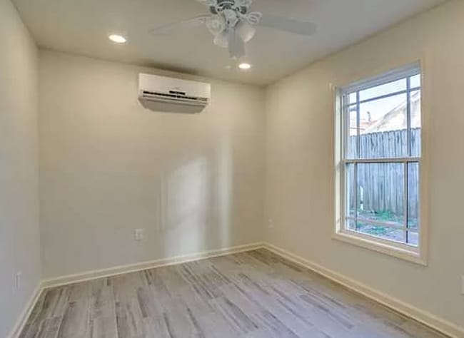 Building Photo - 1 bedroom condo 3 blocks from Bryant Denny...