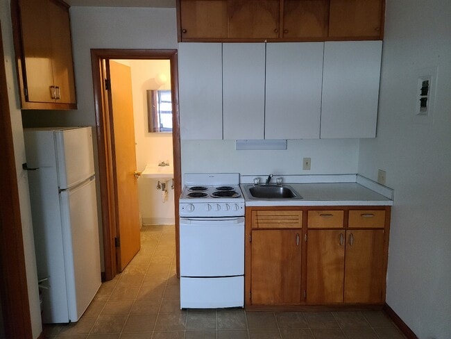 Building Photo - 320 Kirkwood Ave