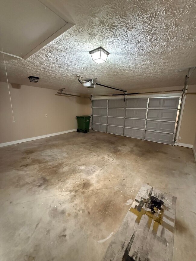 Foto del edificio - **3 Bed 2 Bath with 2 car garage in Deer Creek** Call our self showing number to schedule a tour ...
