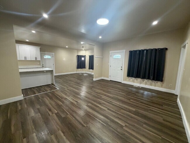 Foto del edificio - Beautiful 3-bedroom Tacoma Home! Apply Today